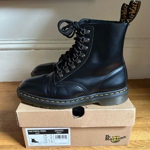💥Dr. Martens Pascal Verso smooth 1460 in Black UK 8 EU 42 US M9/W10